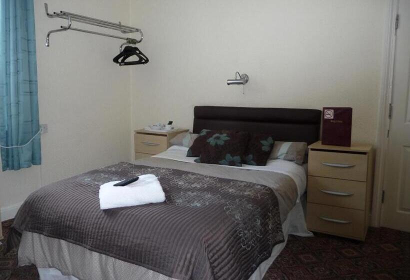 اتاق خانوادگی, The Warwick Southport
