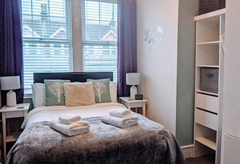 Номер Стандарт, Ebor Lodge