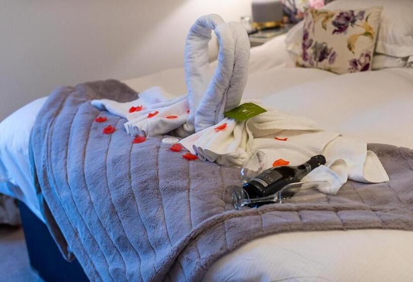 اتاق سوپریور با تخت بزرگ, Holly Lodge Guest House With Free Off Site Health Club