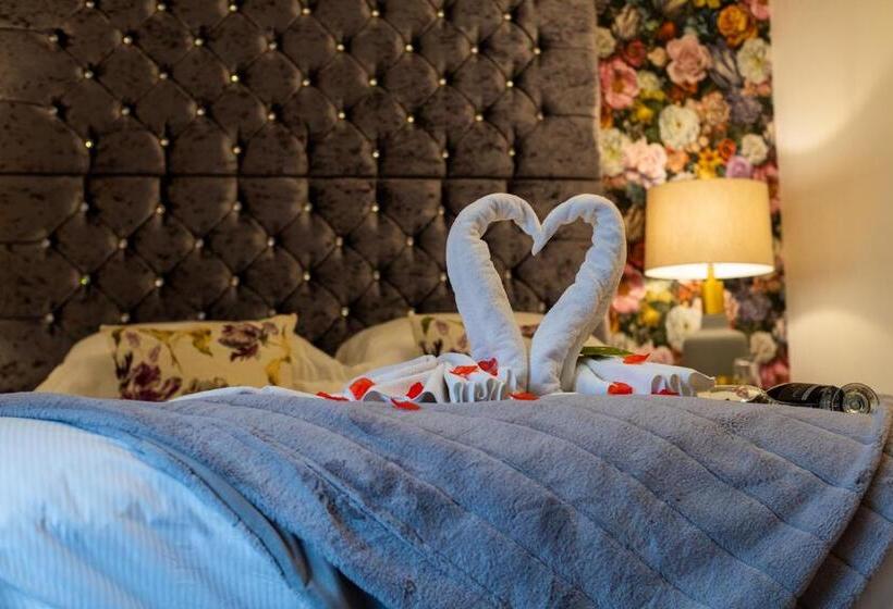 اتاق سوپریور با تخت بزرگ, Holly Lodge Guest House With Free Off Site Health Club