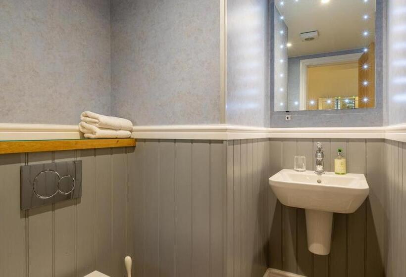 اتاق سوپریور با تخت بزرگ, Holly Lodge Guest House With Free Off Site Health Club
