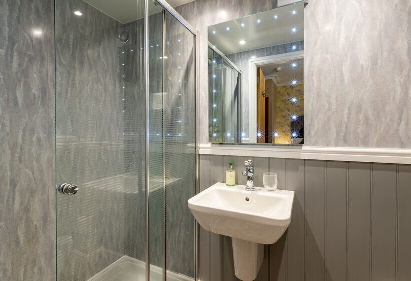 اتاق لوکس, Holly Lodge Guest House With Free Off Site Health Club