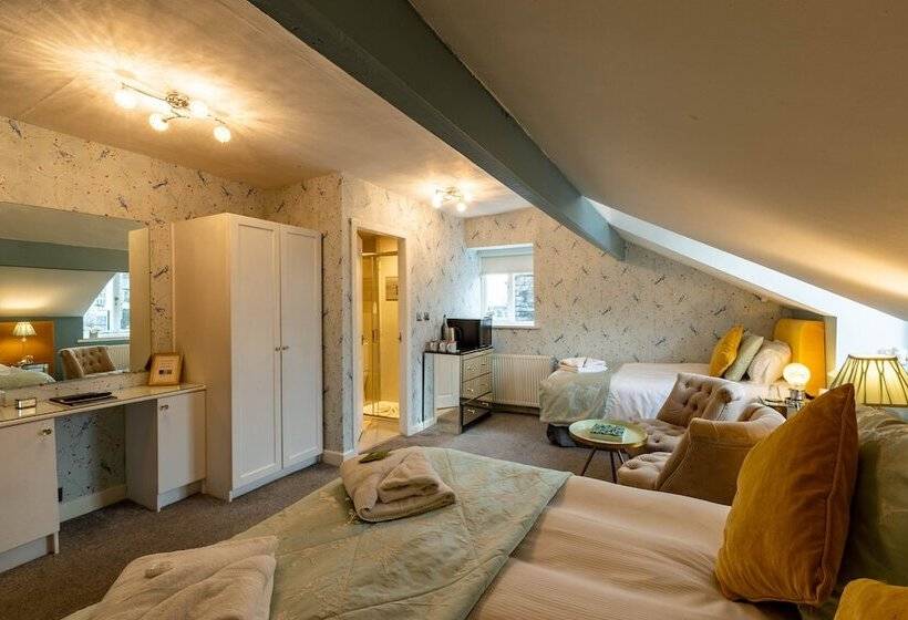 اتاق لوکس سه تخته, Holly Lodge Guest House With Free Off Site Health Club