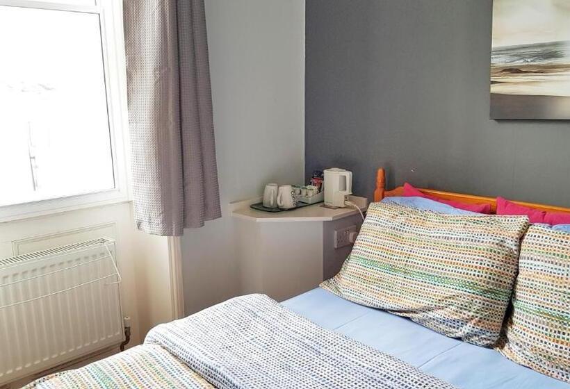 Номер Стандарт, Olivers Guest House