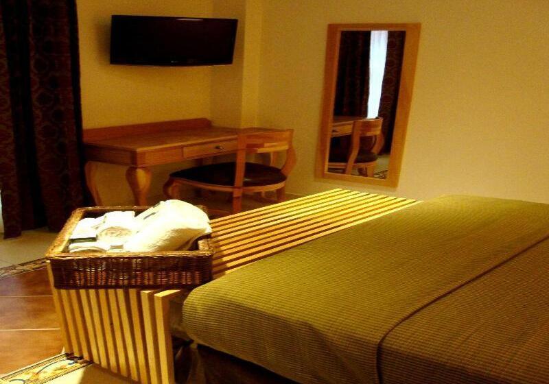 Quarto Estandar, Rio Queretaro