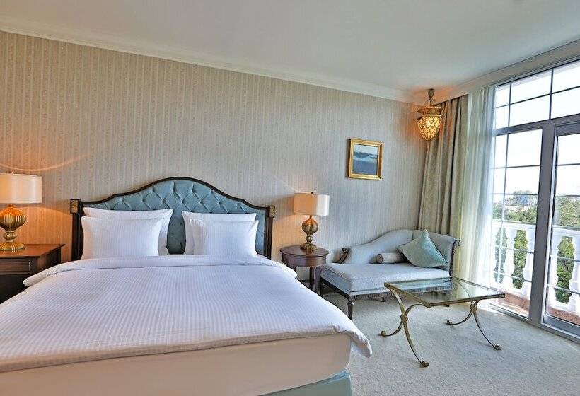 اتاق دلوکس با چشم‌انداز پارک, Rixos Almaty