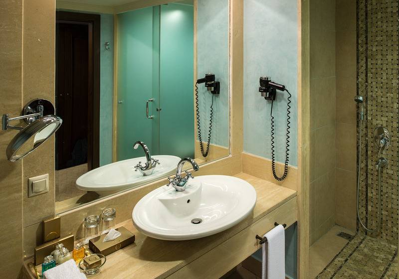 اتاق دلوکس با چشم‌انداز پارک, Rixos Almaty