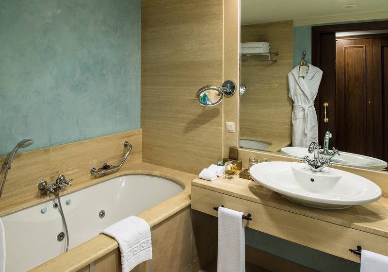 اتاق دلوکس با چشم‌انداز پارک, Rixos Almaty