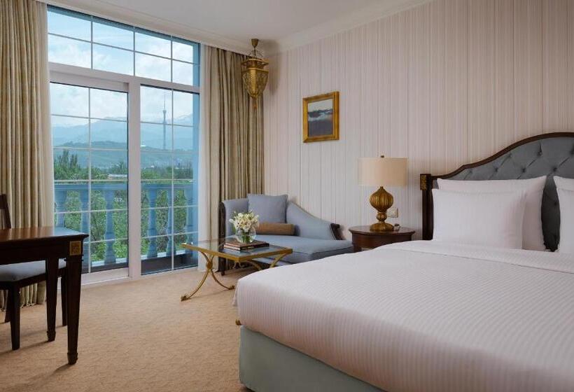 اتاق دلوکس با تخت کینگ و چشم‌انداز شهر, Rixos Almaty