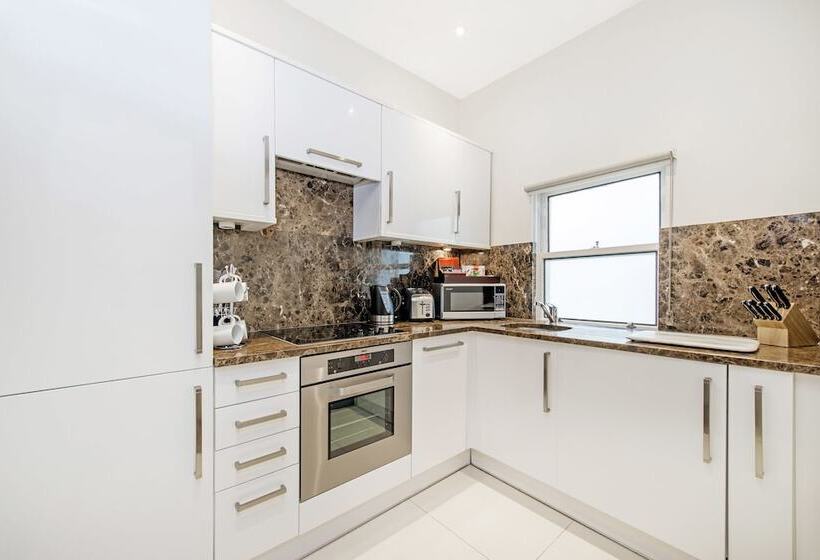 Апартаменты Superior 1 Спальня, 130 Queen S Gate Apartments