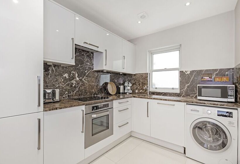 Апартаменты Superior 3 Спальни, 130 Queen S Gate Apartments