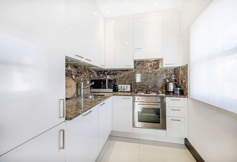 Апартаменты Ejecutiva 3 Спальни, 130 Queen S Gate Apartments