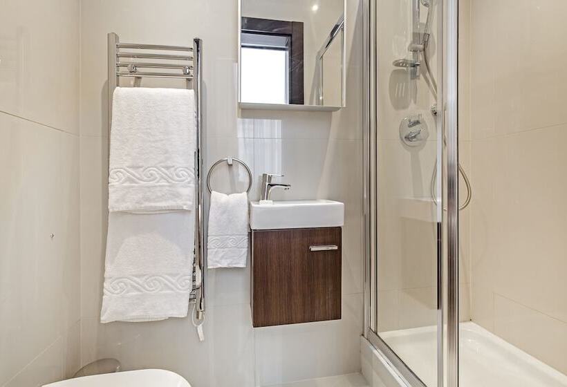 Апартаменты Superior 3 Спальни, 130 Queen S Gate Apartments