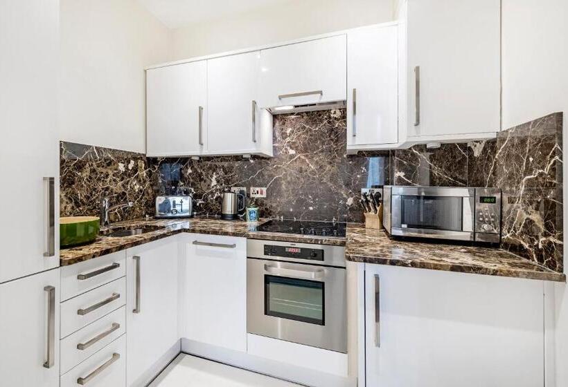 Апартаменты Deluxe 2 Спальни, 130 Queen S Gate Apartments