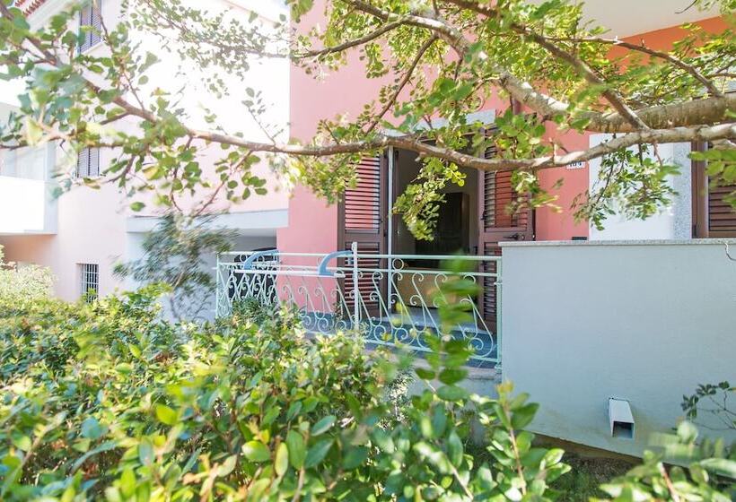 استودیوی استاندارد, Albergo Residenziale Gli Ontani