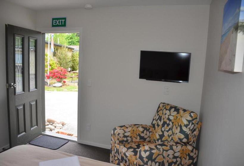 Студия Стандарт, Judges Pool Motel Turangi