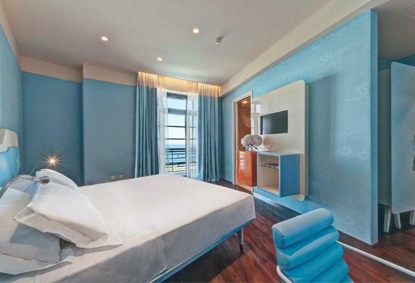 اتاق استاندارد با چشم‌انداز دریا, Jr Hotels Bari Grande Albergo Delle Nazioni