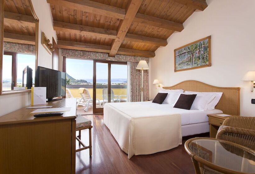 Номер Стандарт Вид на Озеро, Poiano Garda Resort