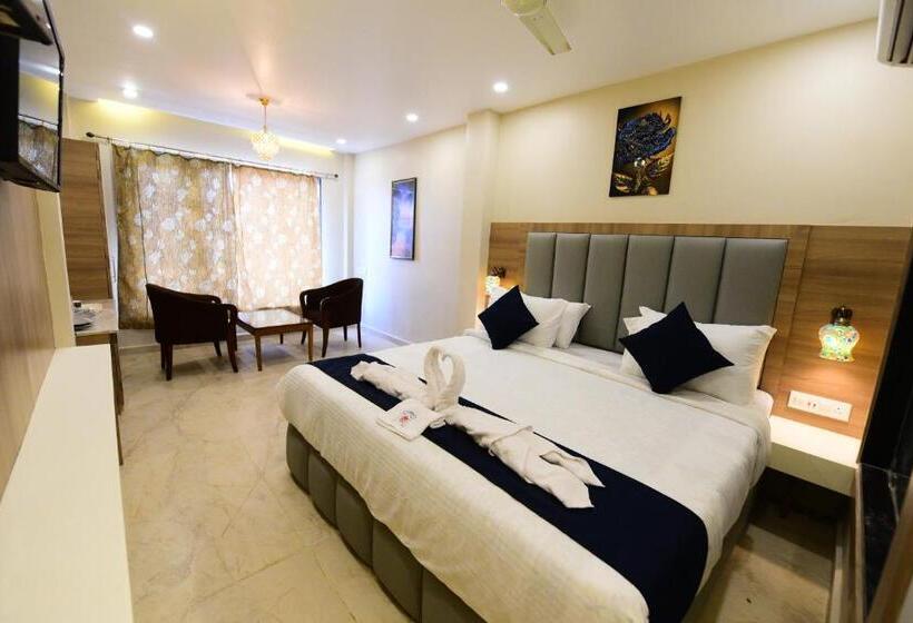 Quarto Deluxe, Shree Gajanana   Lift  Wifi With Restaurant Facilities Near Sea Beach Best Choice Of Travellers By M