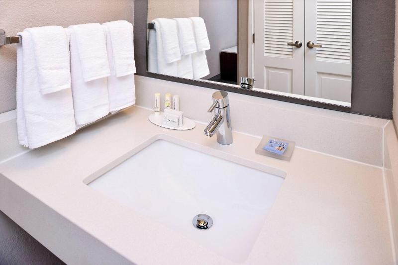 Стандартный Номер Кровать Кинг, Courtyard By Marriott Milwaukee North/brown Deer