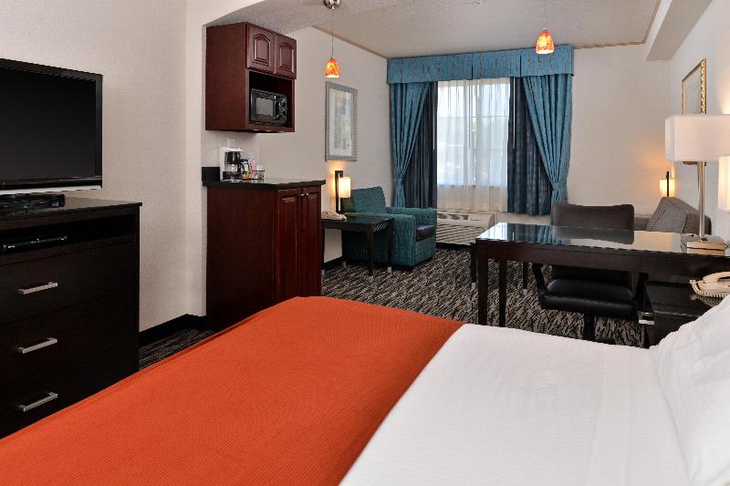 스위트 킹사이즈 침대, Holiday Inn Express & Suites Tacoma South   Lakewood, An Ihg
