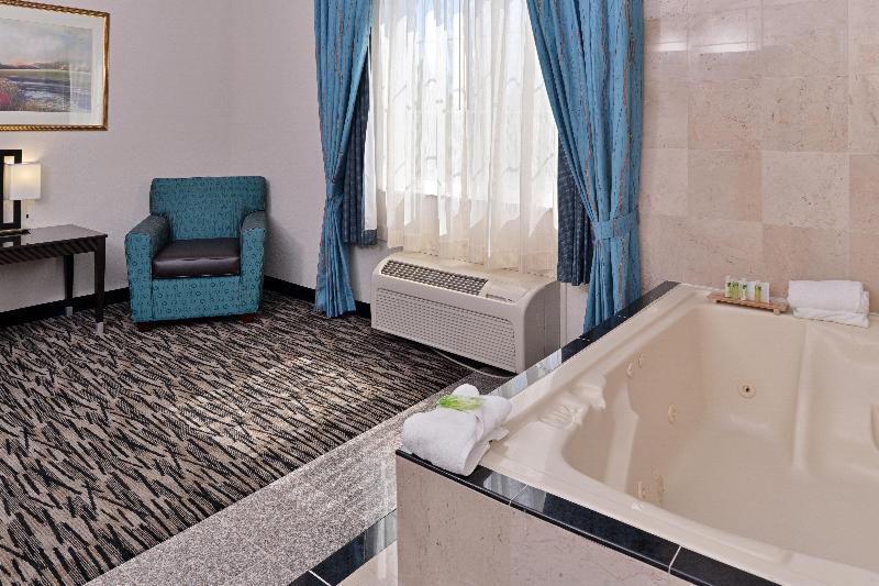 Люкс Кровать Кинг, Holiday Inn Express & Suites Tacoma South   Lakewood, An Ihg
