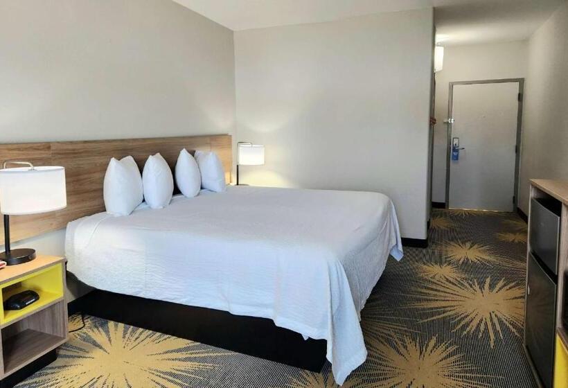 스위트 킹사이즈 침대, Days Inn By Wyndham Laplace New Orleans