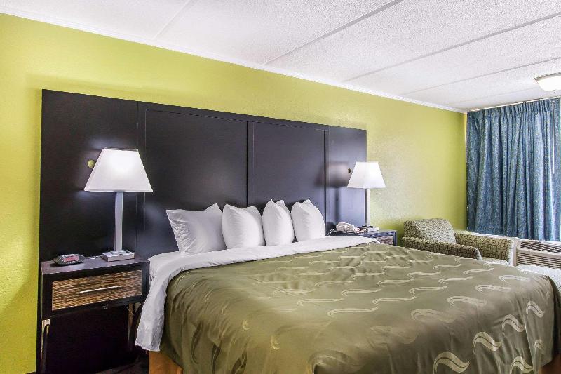 Стандартный Номер Кровать Кинг, Quality Inn Hinesville   Fort Stewart Area, Kitchenette Rooms   Pool   Guest Laundry
