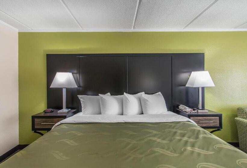Стандартный Номер Кровать Кинг, Quality Inn Hinesville   Fort Stewart Area, Kitchenette Rooms   Pool   Guest Laundry