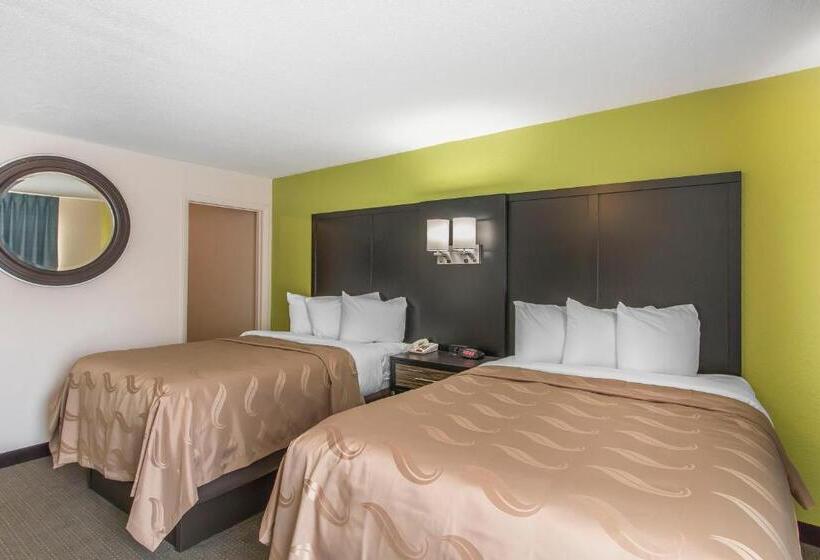 Номер Стандарт 2 Двуспальные Кровати, Quality Inn Hinesville   Fort Stewart Area, Kitchenette Rooms   Pool   Guest Laundry