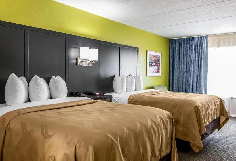 Номер Стандарт 2 Двуспальные Кровати, Quality Inn Hinesville   Fort Stewart Area, Kitchenette Rooms   Pool   Guest Laundry