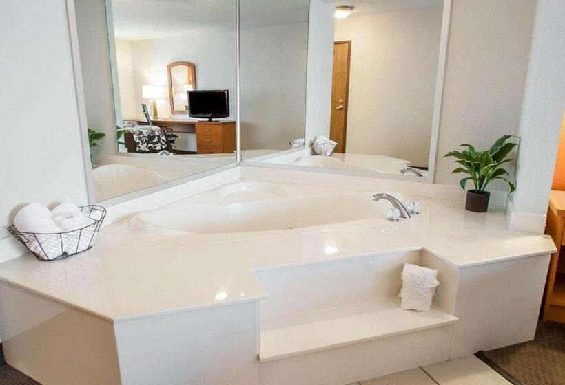Люкс с гидромассажем, Sleep Inn & Suites Lake Of The Ozarks