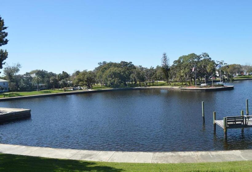1 Bedroom Apartment Lake View, Tarpon Inn