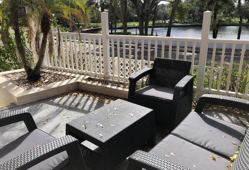 1 Bedroom Apartment Lake View, Tarpon Inn
