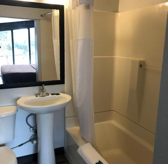 1 Bedroom Apartment Lake View, Tarpon Inn