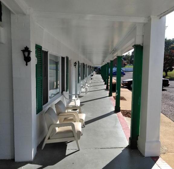 Номер Стандарт 2 Двуспальные Кровати, The Cardinal Inn