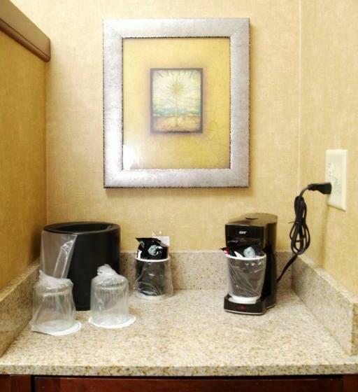 스탠다드 룸 킹사이즈 침대, Courtyard By Marriott Kingston
