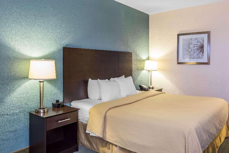 스탠다드 룸 킹사이즈 침대, Quality Inn