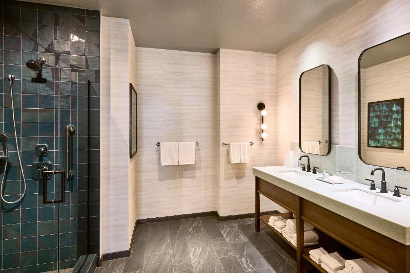 Люкс Кровать Кинг, Renaissance Phoenix Glendale Hotel & Spa
