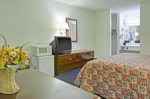 带大床的标准间, Americas Best Value Inn Dayton