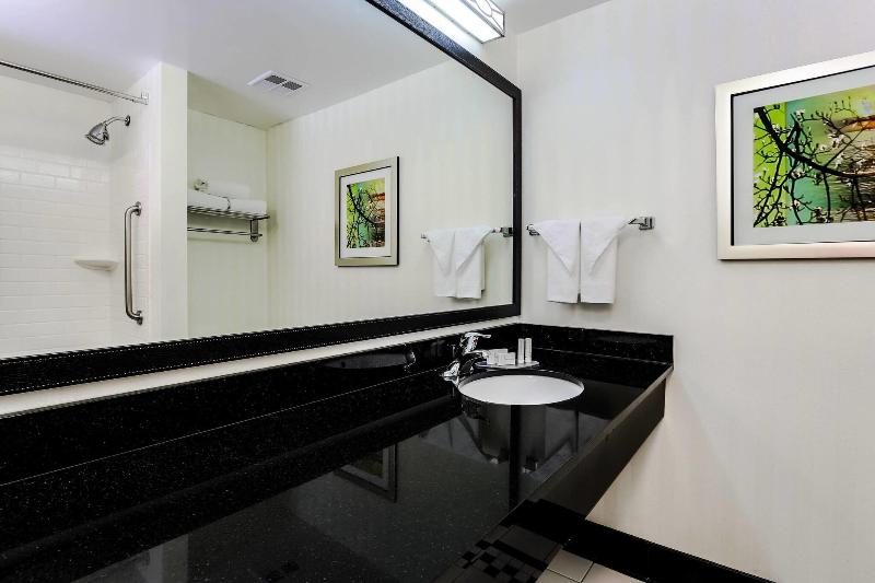 스탠다드 룸 킹사이즈 침대, Fairfield By Marriott Wilkes Barre