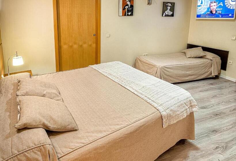 Номер Стандарт Трехместный, Hostal Real Aranjuez