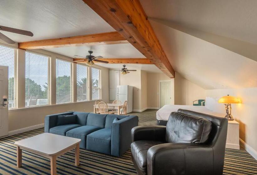 Family Suite, Pacific Reef Hotel & Light Show
