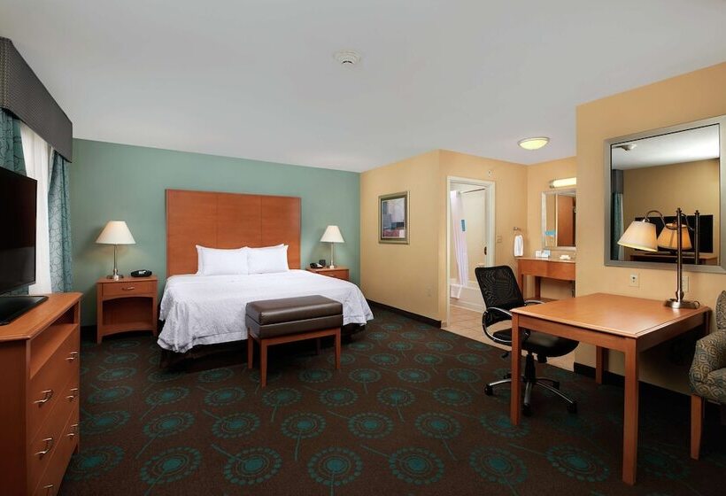 استودیوی استاندارد, Hampton Inn & Suites Canton