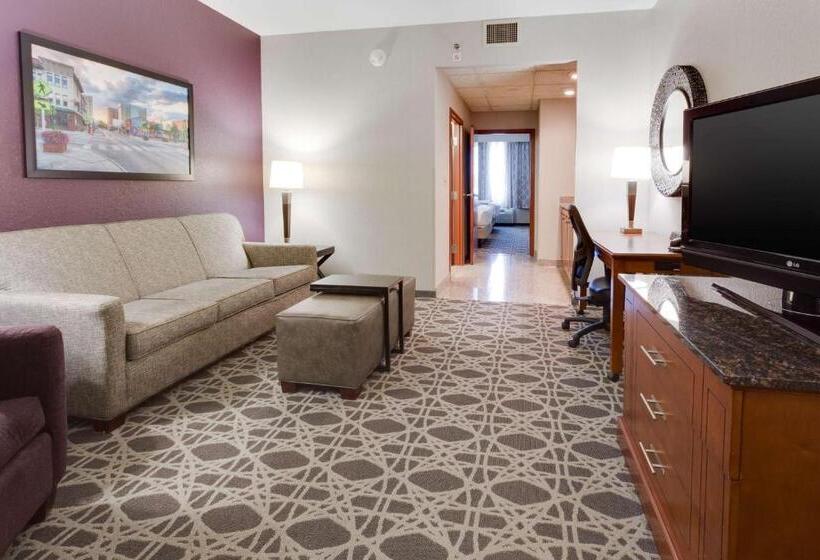 Люкс Deluxe Кровать Кинг, Drury Inn & Suites Middletown Franklin