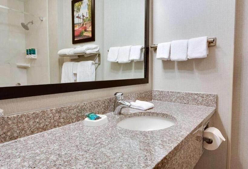 Люкс Superior, Drury Inn & Suites Middletown Franklin