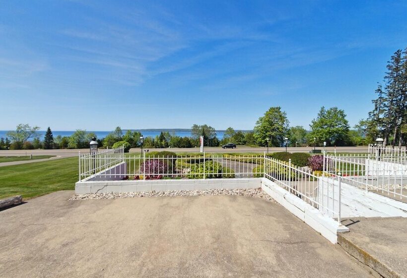Номер Стандарт, Bay Inn Of Petoskey