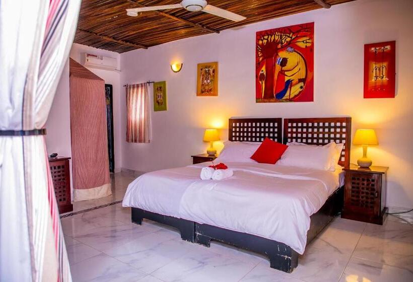 اتاق استاندارد با چشم‌انداز استخر, Hibiscus House Gambia