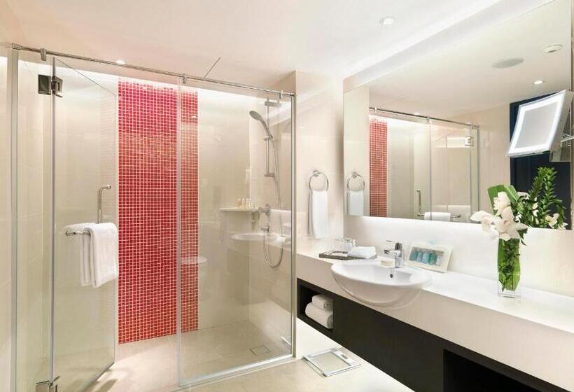 اتاق لوکس با تخت بزرگ, Sama Sama Hotel Kl International Airport