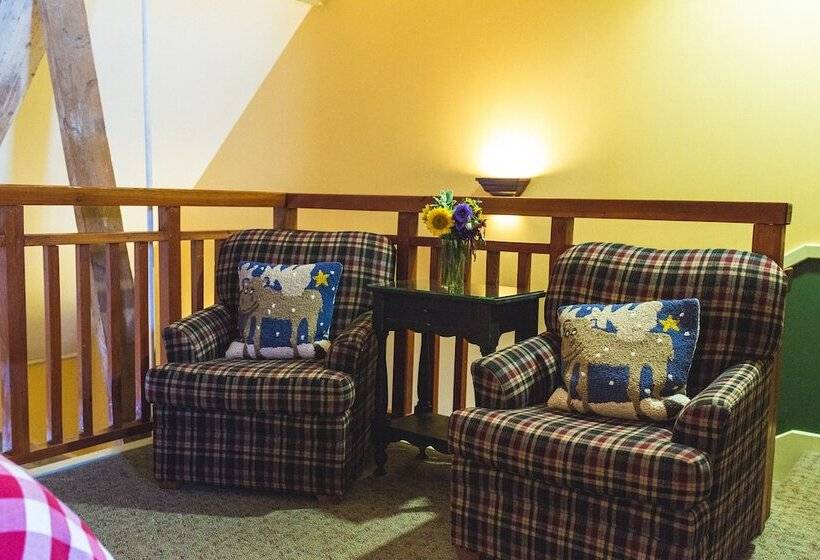 Люкс Повышенной Комфортности, The Common Man Inn & Spa